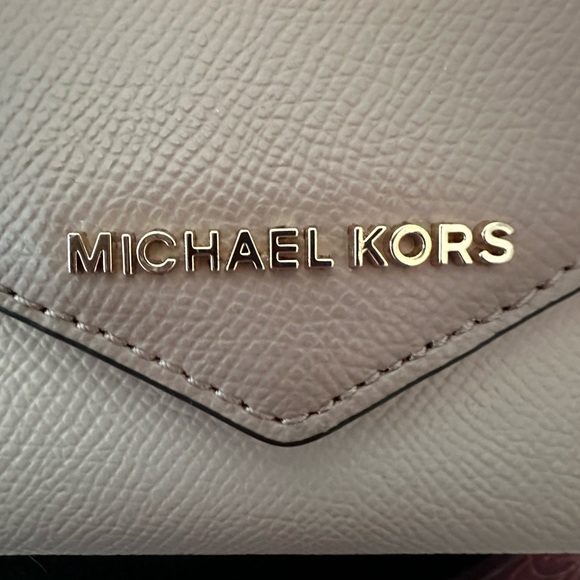 Michael Kors Saffiano Leather Trifold Wallet *GREAT CONDITION* - Picture 2 of 14